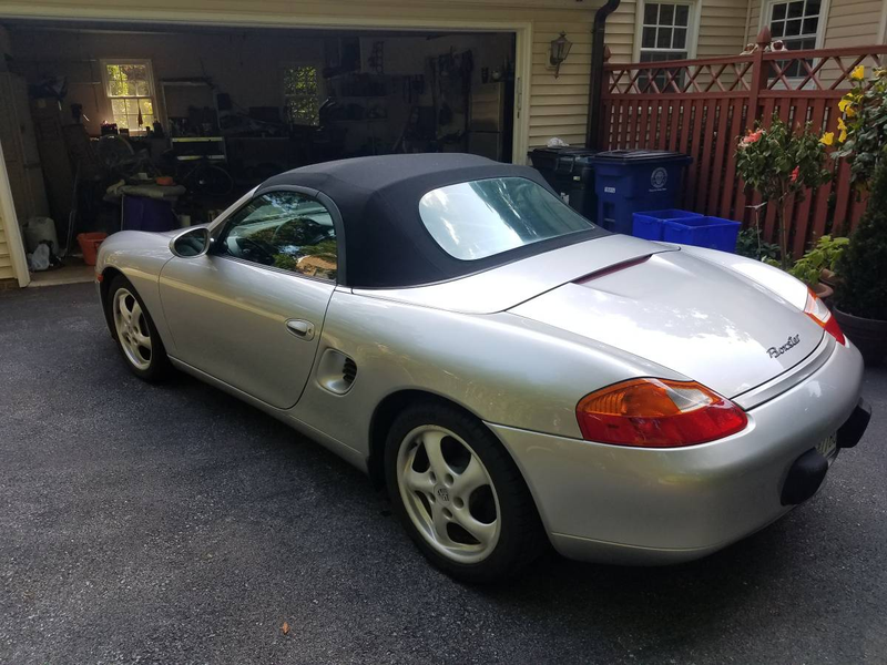 Illustration for article titled At $5,800, Could This 1998 Porsche Boxster Be a Deal of Historic Proportions?